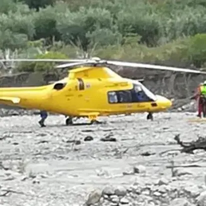 Il drammatico recupero del corpo della 14enne travolta dall’ondata del Raganello