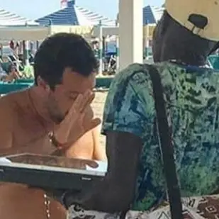 Spiagge sicure: Salvini ha vinto la guerra ai “vu cumprà”