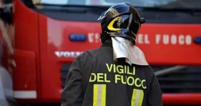 A fuoco fienile nel Vibonese, si indaga sulle cause del rogo