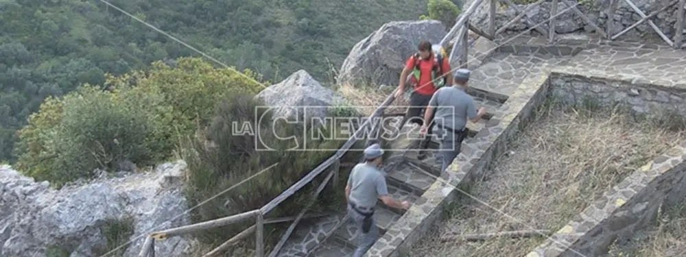Civita il giorno dopo la strage del Raganello: dieci morti. Aperta un'inchiesta