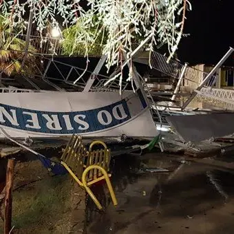 Tromba d'aria a Catanzaro, distrutto uno stabilimento balneare -VIDEO