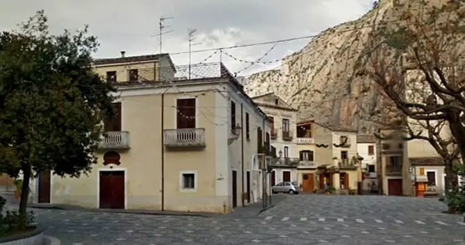 Negozi chiusi e strade vuote, Civita è una città spettrale