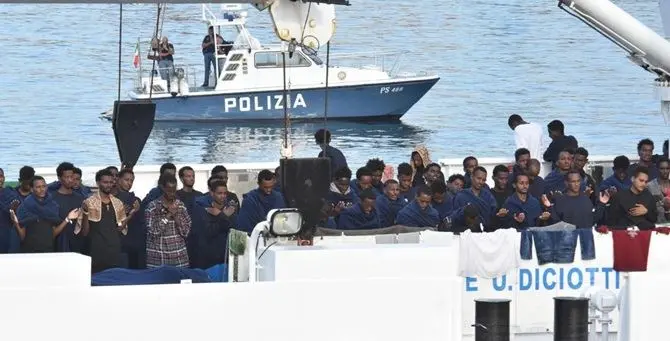 Tripodi: «Migranti sequestrati sulla Diciotti. Il governo la smetta»