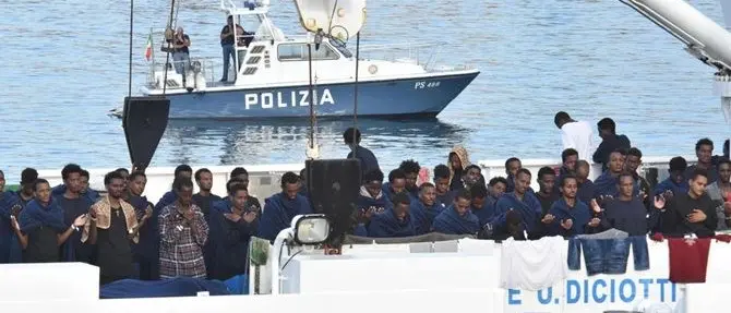 Tripodi: «Migranti sequestrati sulla Diciotti. Il governo la smetta»