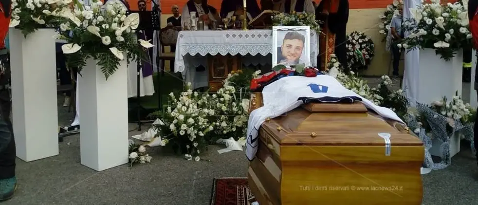 L’ultimo saluto ad Antonio De Rasis, la guida morta nell’inferno del Raganello