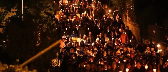 Terremoto centro Italia: fiaccolate e rintocchi, Amatrice e Arquata ricordano le vittime