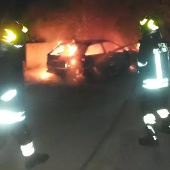 Catanzaro, incendiata auto nella notte: non si esclude la pista dolosa
