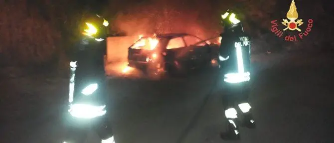 Catanzaro, incendiata auto nella notte: non si esclude la pista dolosa