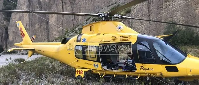 Ai funerali del papà eroe anche il prefetto di Cosenza