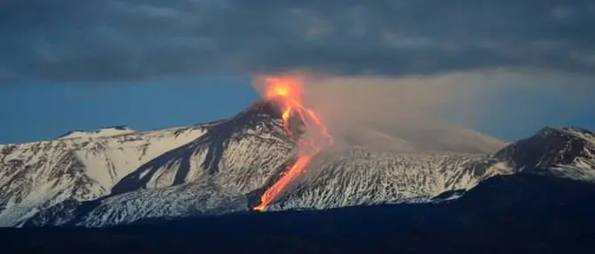 Etna in eruzione, chiuso l’aeroporto di Reggio Calabria