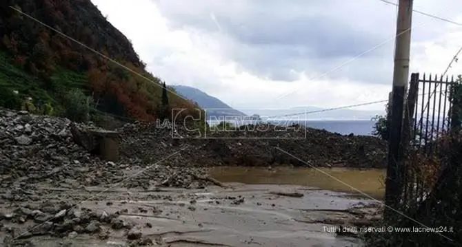 Bagnara, nuova frana sulla statale 18: chiusa la strada