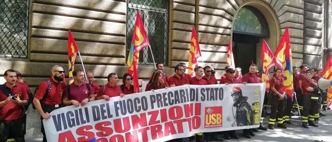 Vigili del fuoco Calabria: «La popolazione attende soccorsi ma noi non veniamo assunti»