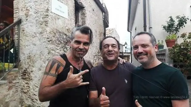 Migranti, Piero Pelù incontra Mimmo Lucano: «Il sindaco più rock che c’è» -VIDEO