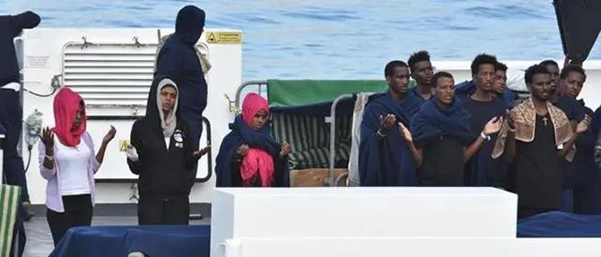 Migranti della Diciotti, vescovo di Cassano: «Vengano da noi»