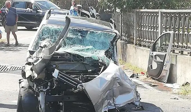 Scontro camion-auto sulla statale 106, un ferito grave