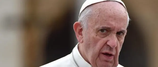 «Il Papa sapeva degli abusi». Bergoglio risponde: «ll dossier Viganò si commenta da sè»