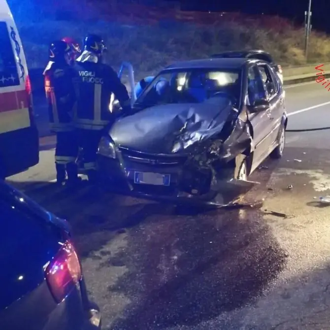 Incidente a Catanzaro Lido, due vetture coinvolte