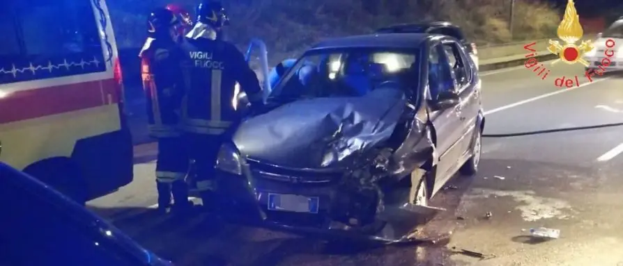 Incidente a Catanzaro Lido, due vetture coinvolte