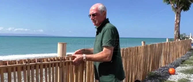 Gizzeria e il lido divorato dal mare. Il titolare: «Spazzati via i sogni della nostra estate»