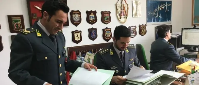 False assunzioni e bilanci per far fallire una società finanziaria, denunciati