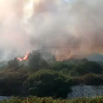 Vasto incendio a Copanello di Stalettì