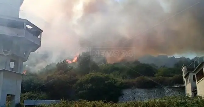 Vasto incendio a Copanello di Stalettì