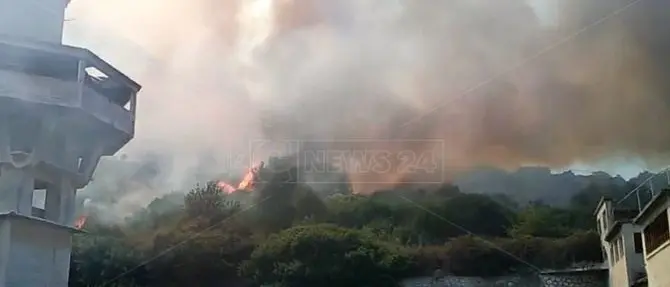 Vasto incendio a Copanello di Stalettì