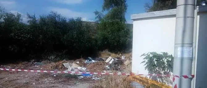 Stoccavano rifiuti illecitamente, sequestrata area a Pietrapaola