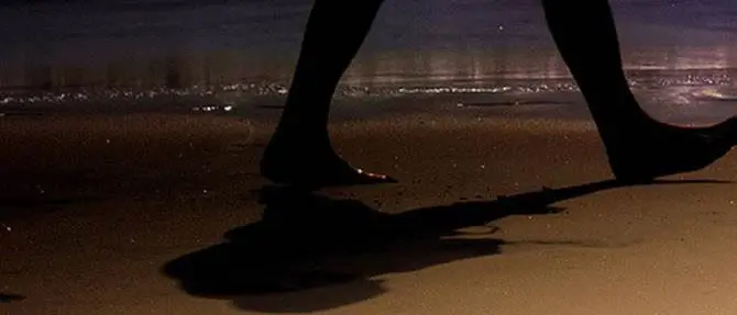 Rischia d’annegare ma viene salvato da un poliziotto e un vigile del fuoco: «Siete stati i miei angeli»