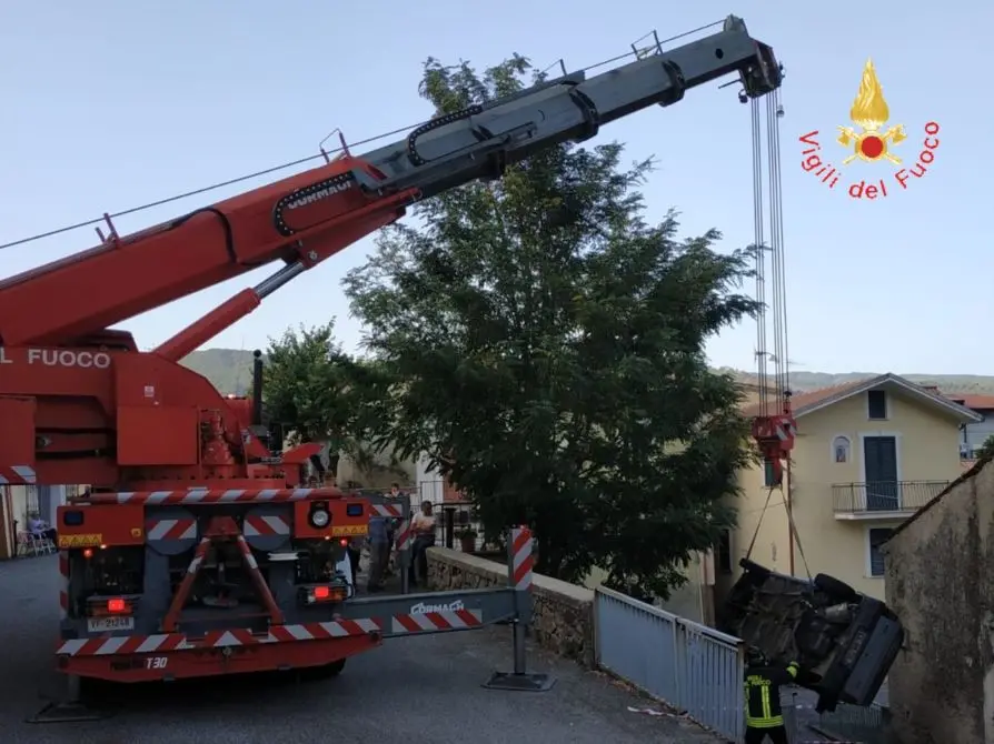 Incidente stradale a Fossato Serralta, intervengono i vigili del fuoco