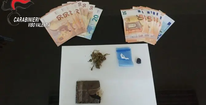 Droga e contanti in casa, un arresto nel Vibonese