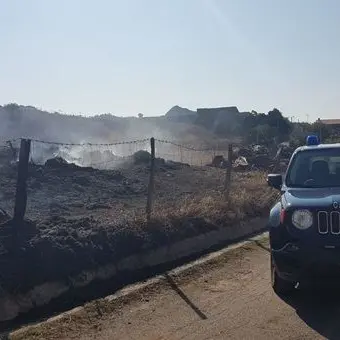 Incendia un terreno, viene arrestato ed evade i domiciliari: 50enne in manette