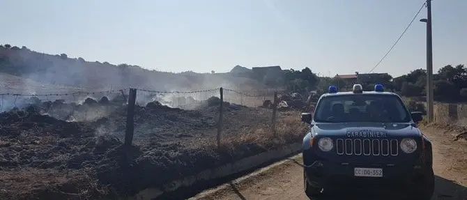 Incendia un terreno, viene arrestato ed evade i domiciliari: 50enne in manette