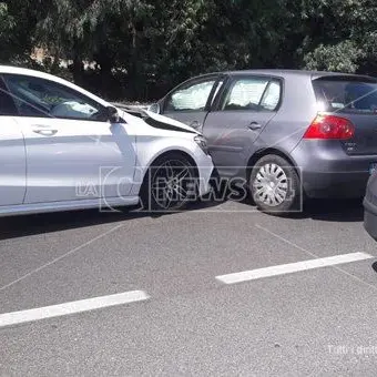 Carambola tra auto sulla statale 106 a Caminia