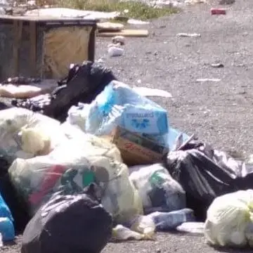 San Nicola Arcella, è emergenza rifiuti sulla Statale 18