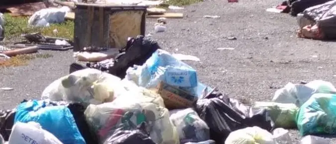 San Nicola Arcella, è emergenza rifiuti sulla Statale 18