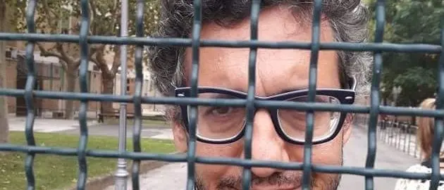 Andrea e il disperato appello delle sorelle: «Aiutateci a portarlo via da quella gabbia»