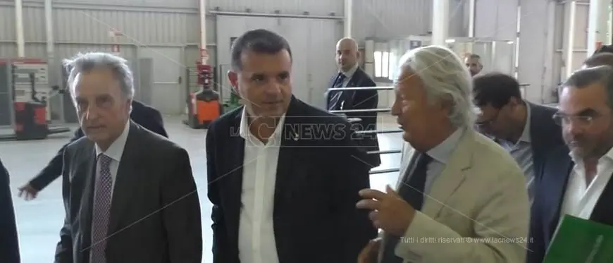 Lamezia, il ministro leghista Centinaio dichiara guerra al caporalato: «Basta schiavi»