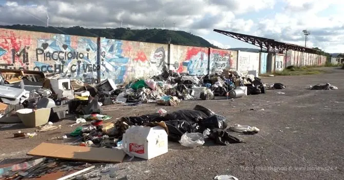 San Pietro a Maida, stadio comunale trasformato in discarica