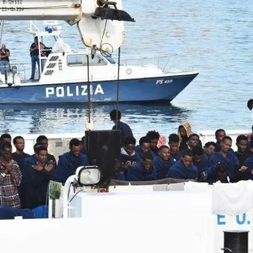 Diciotti, perse le tracce di 50 migranti. Salvini: «Ma non li avevo sequestrati?