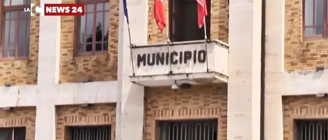 Caos rifiuti Vibo, prelevati nuovi documenti in Comune