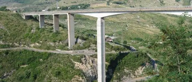 Vertice in Prefettura, Anas: «Il ponte di San Nicola Arcella non è a rischio crollo»