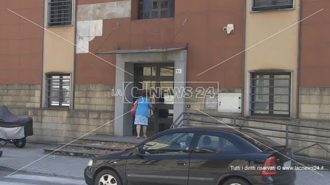 Cosenza, ufficio scolastico nel caos tra ritardi e carenze di personale - VIDEO