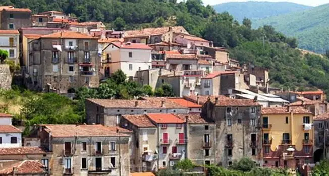 Concorso per vigile urbano ad Aprigliano, la minoranza chiede lo stop: «Commissione da annullare»\n