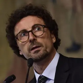 Aeroporto di Reggio, Toninelli: «Presto altri voli. La Calabria si avvicina al resto del Paese»