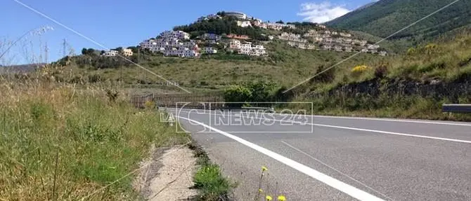 Asfalto logoro e scarsa manutenzione, ecco i pericoli della Statale 18 altotirrenica -FOTO