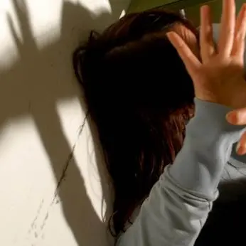 Presunta violenza sessuale a Cosenza su una tredicenne: la Procura avvia le indagini