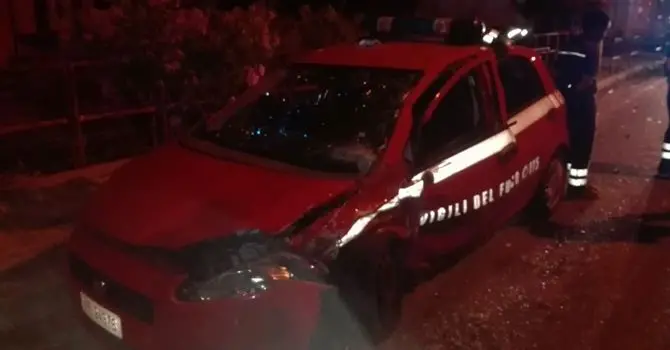 Scontro tra due auto a Palizzi, ferito un vigile del fuoco