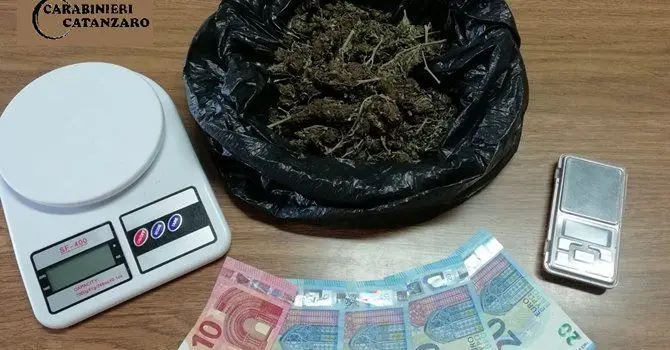 Catanzaro, studente ventenne arrestato per droga