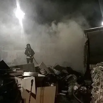 Lamezia, incendio nella ditta “Ecologia oggi”: indagini in corso